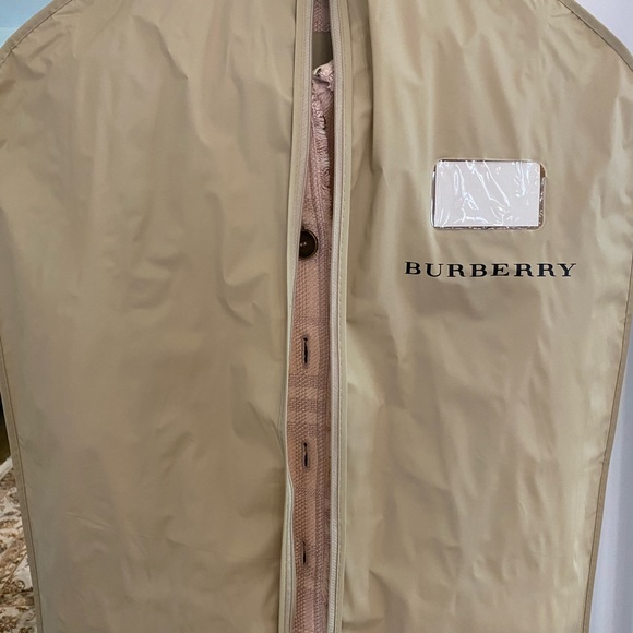 Burberry classic blazer with 3/4 inch sleeves - Picture 4 of 6